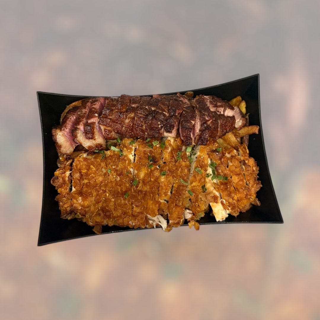 BARQUETTE DOUBLE Magret de canard et Filet de poulet pané maison servie avec frites maison double cuisson